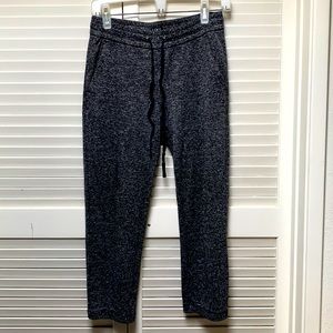 Well made thick and stretchy. With real side pockets and fashion back pockets